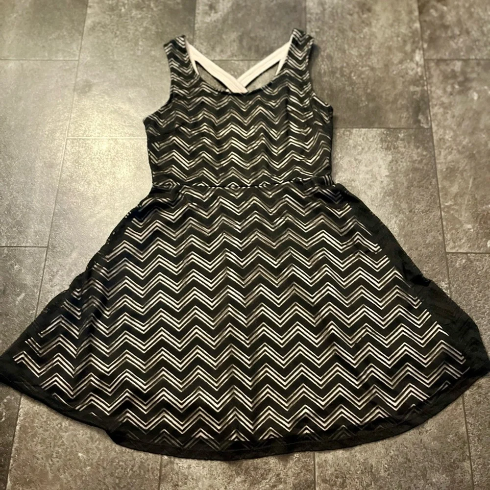 Sus* Candie’s Black and Tan Chevron Sleeveless Dress - Picture 1 of 11